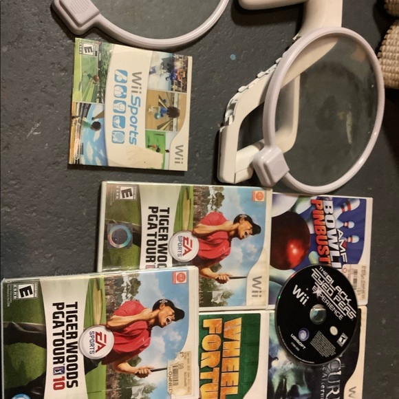 Wii game and controller bundle